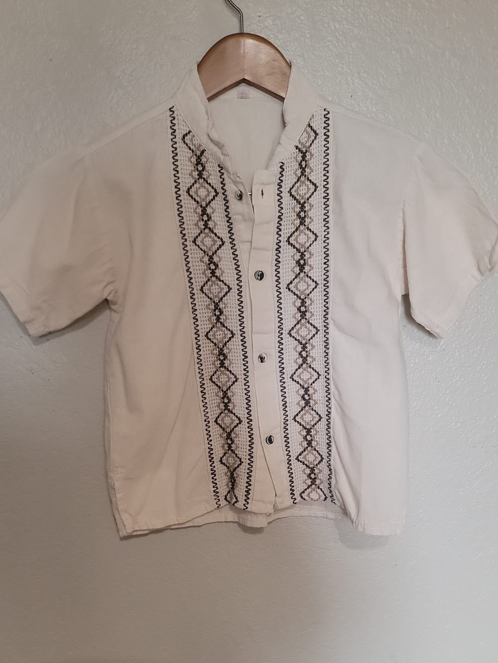 Men's Short-Sleeve Embroidered Guayabera Shirt - White